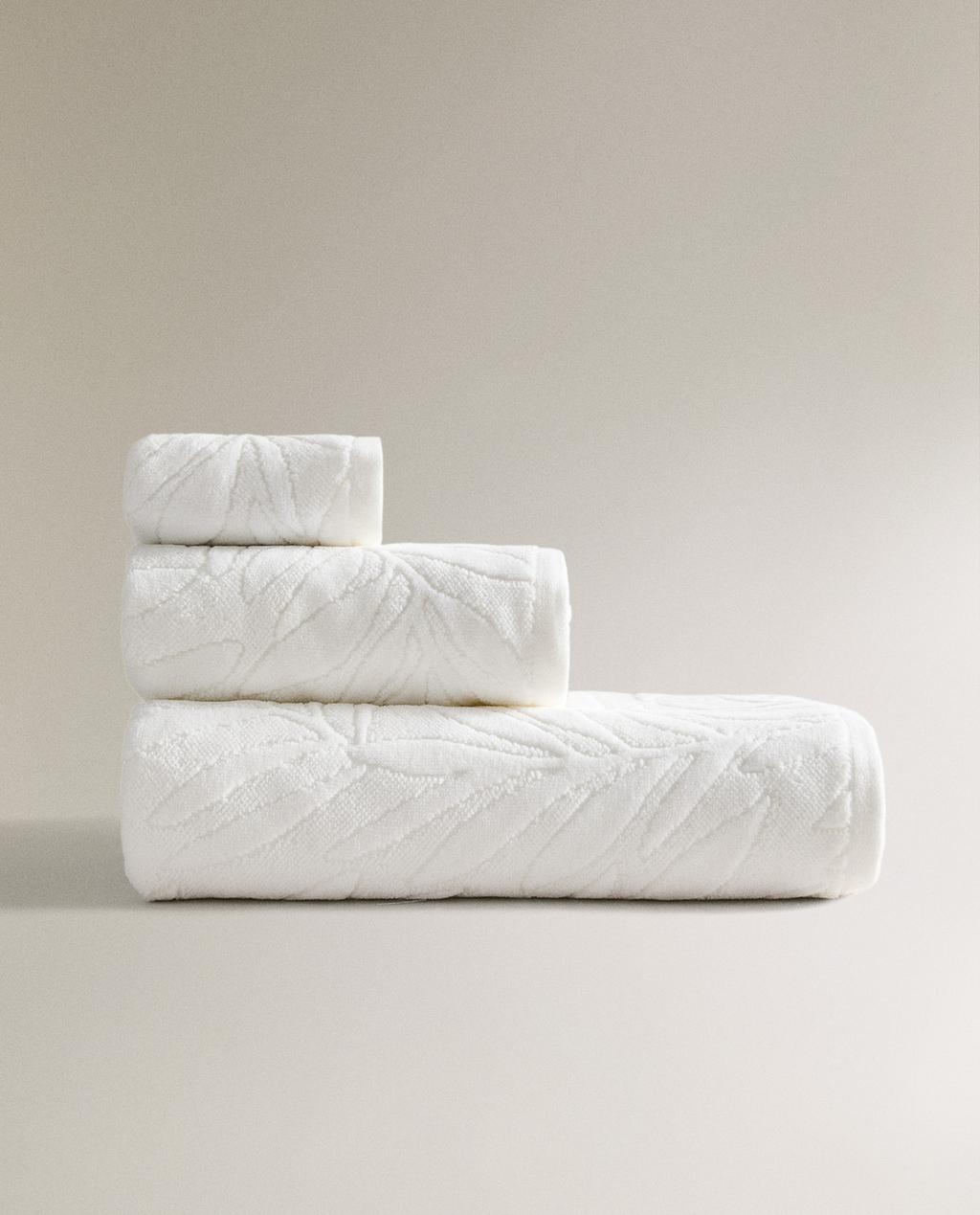 JACQUARD LEAF BATH TOWEL