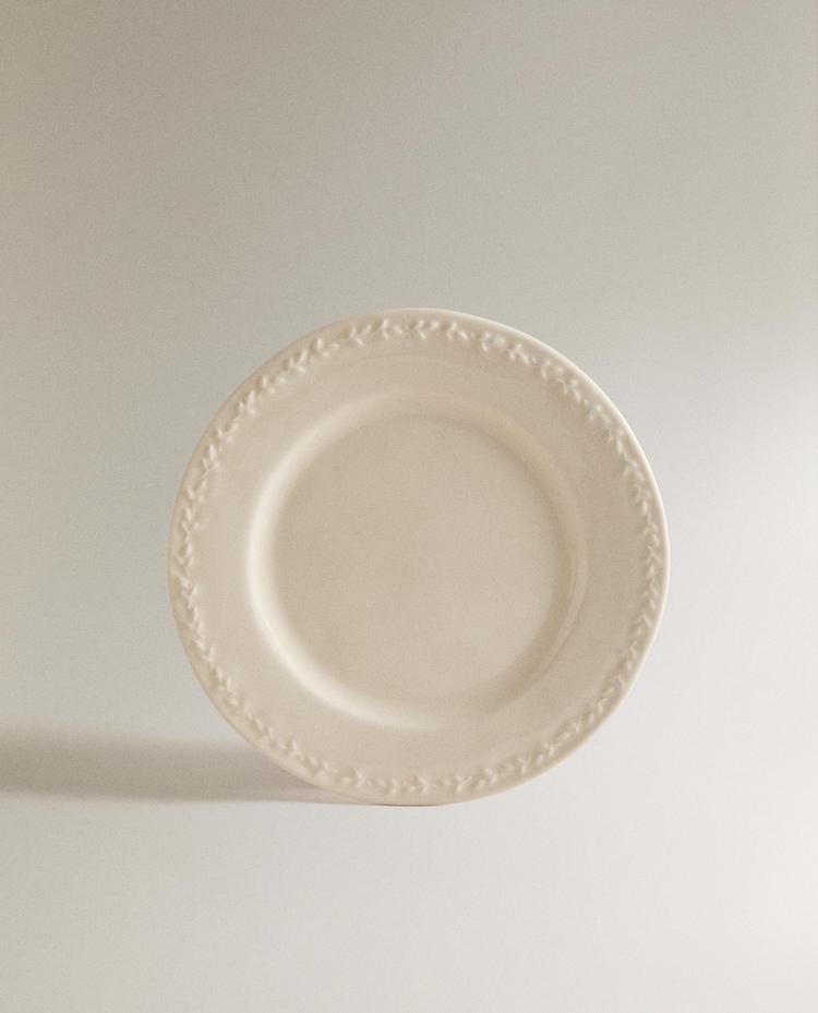 EARTHENWARE DESSERT PLATE WITH RAISED-DESIGN EDGE