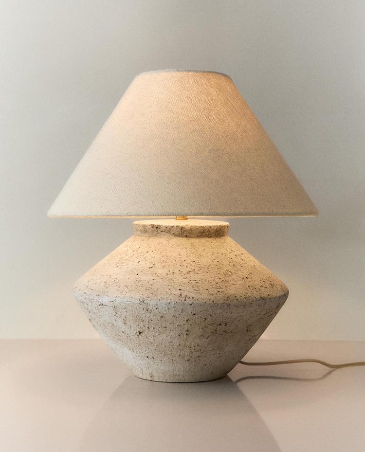 MEDIUM TABLE LAMP WITH EARTHENWARE BASE