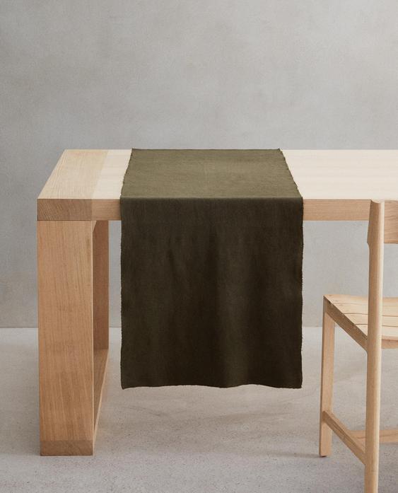 TABLE RUNNER 01