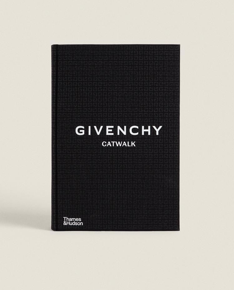 書籍《CATWALK GIVENCHY》（英文版）