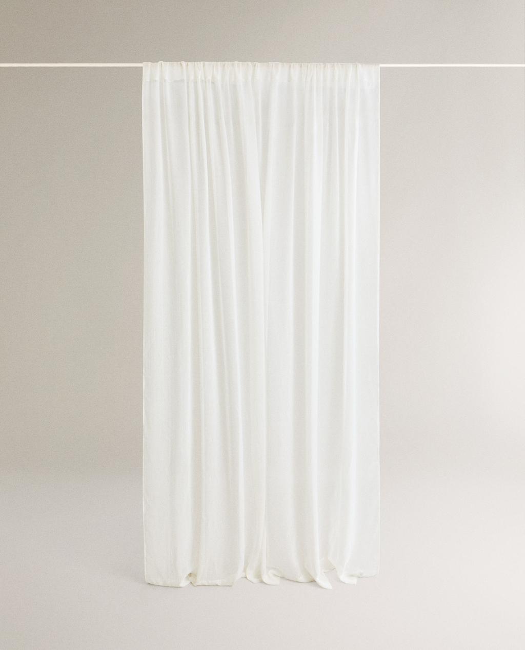 LOW OPACITY DOUBLE-WIDTH CURTAIN