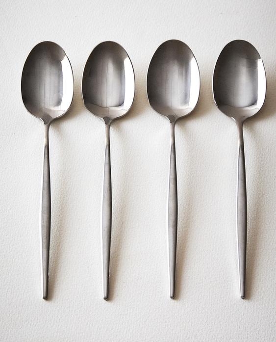 PACK OF SPOONS WITH THIN HANDLES (PACK OF 4)