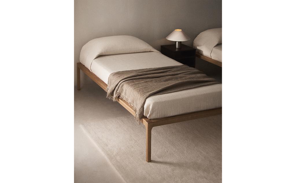 HOUTEN BEDFRAME