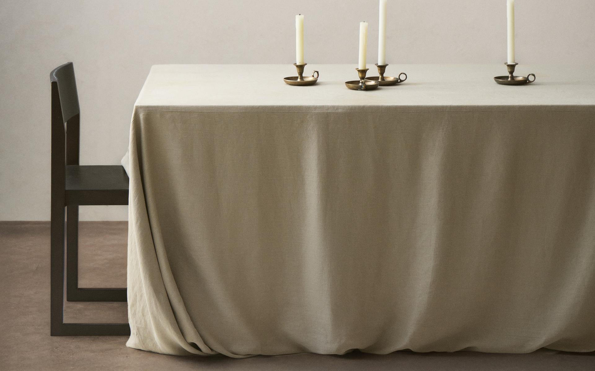 TABLECLOTH 01