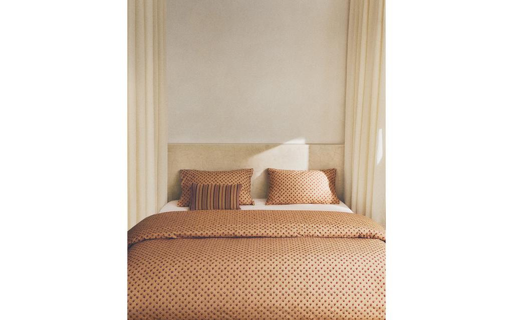 STRAWBERRY PERCALE DUVET COVER | KATHARINE POLE