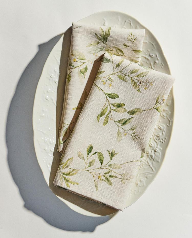 PACK SERVILLETAS ESTAMPADO RAMAS Y FLORES (PACK DE 2)