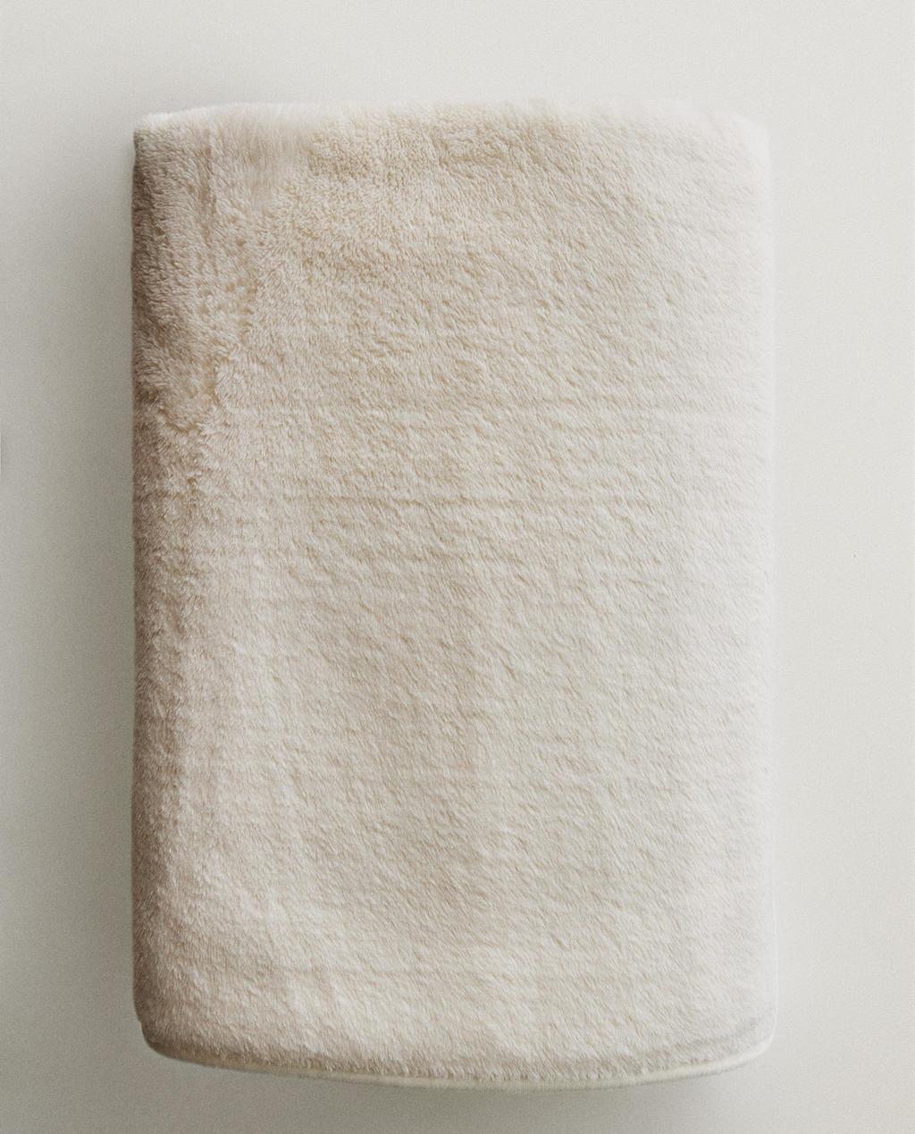 FLEECE BLANKET