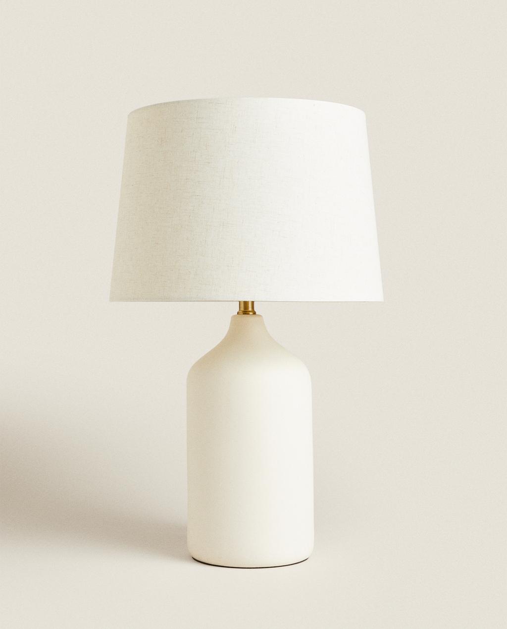 TABLE LAMP WITH WHITE CERAMIC BASE