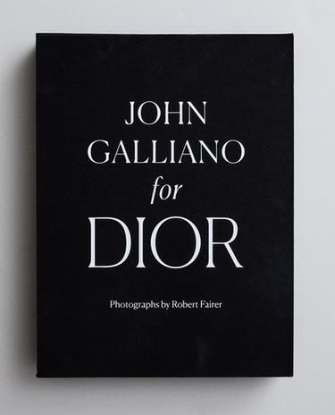 „JOHN GALLIANO FOR DIOR“ KNYGA (ANGLŲ K.)
