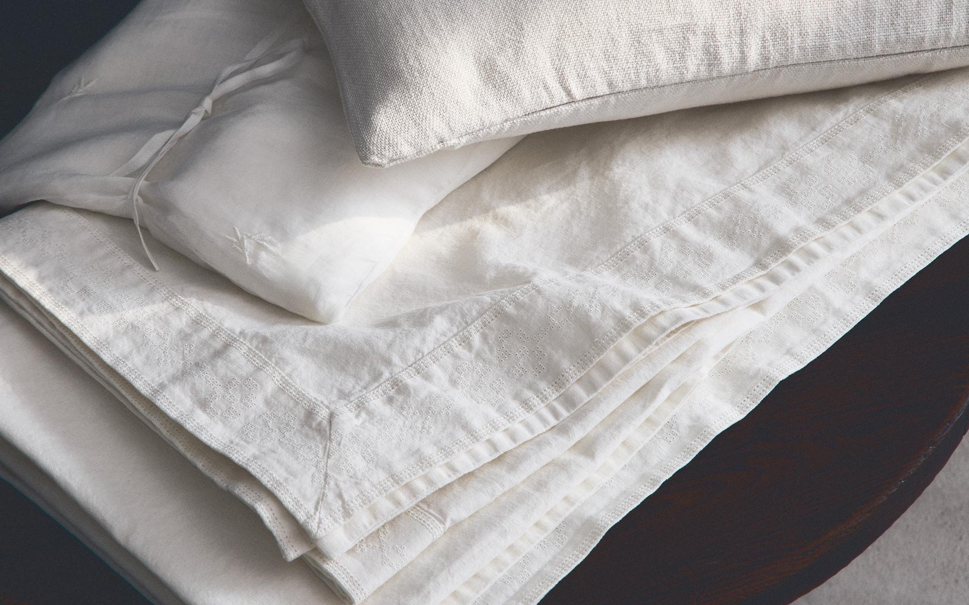 LINEN AND COTTON BEDSPREAD