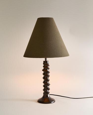 TABLE LAMP WITH RAISED DESIGN