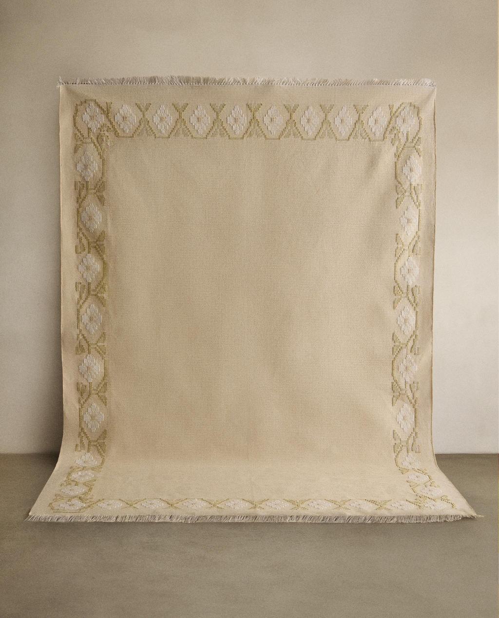 FLORAL JACQUARD RUG