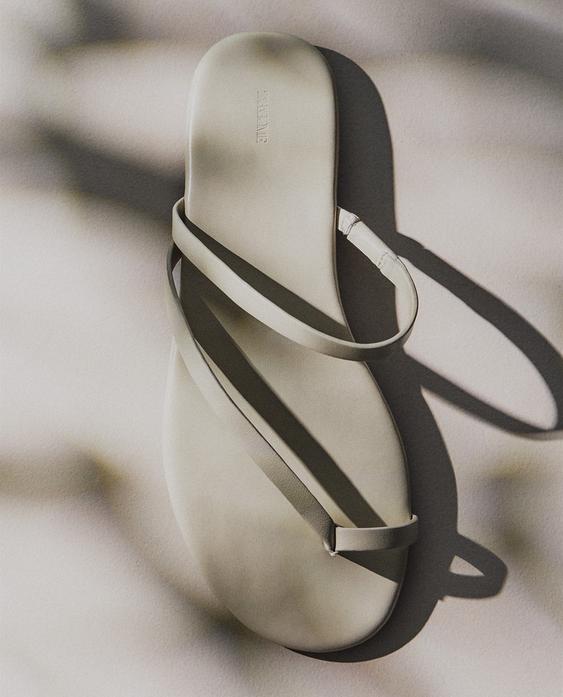 FLAT LEATHER SANDALS