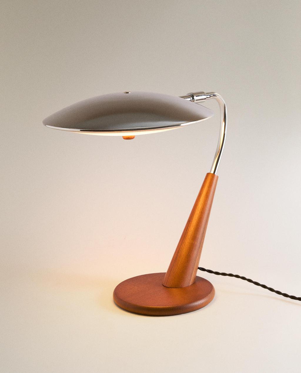 WOOD AND METAL TABLE LAMP