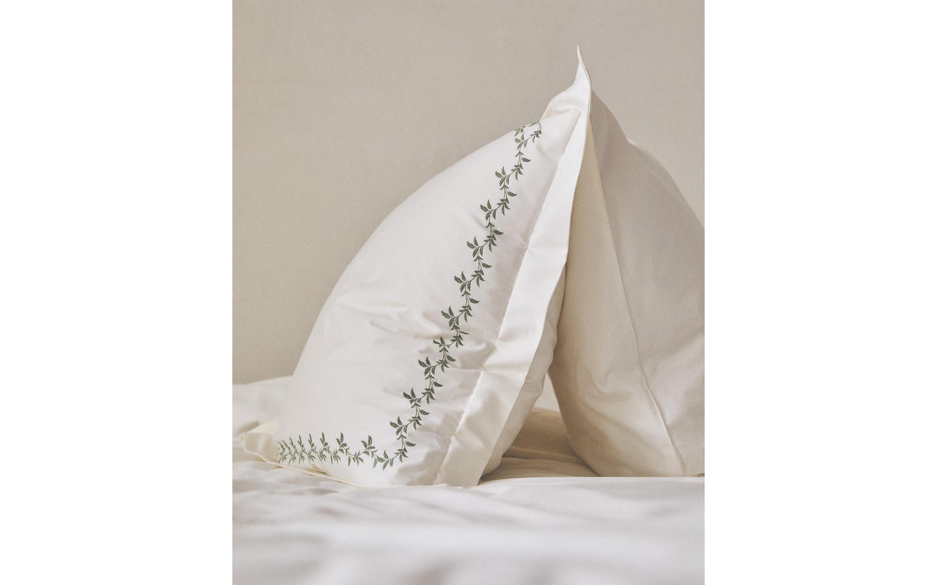 SATEEN PILLOWCASE WITH EMBROIDERED LEAVES