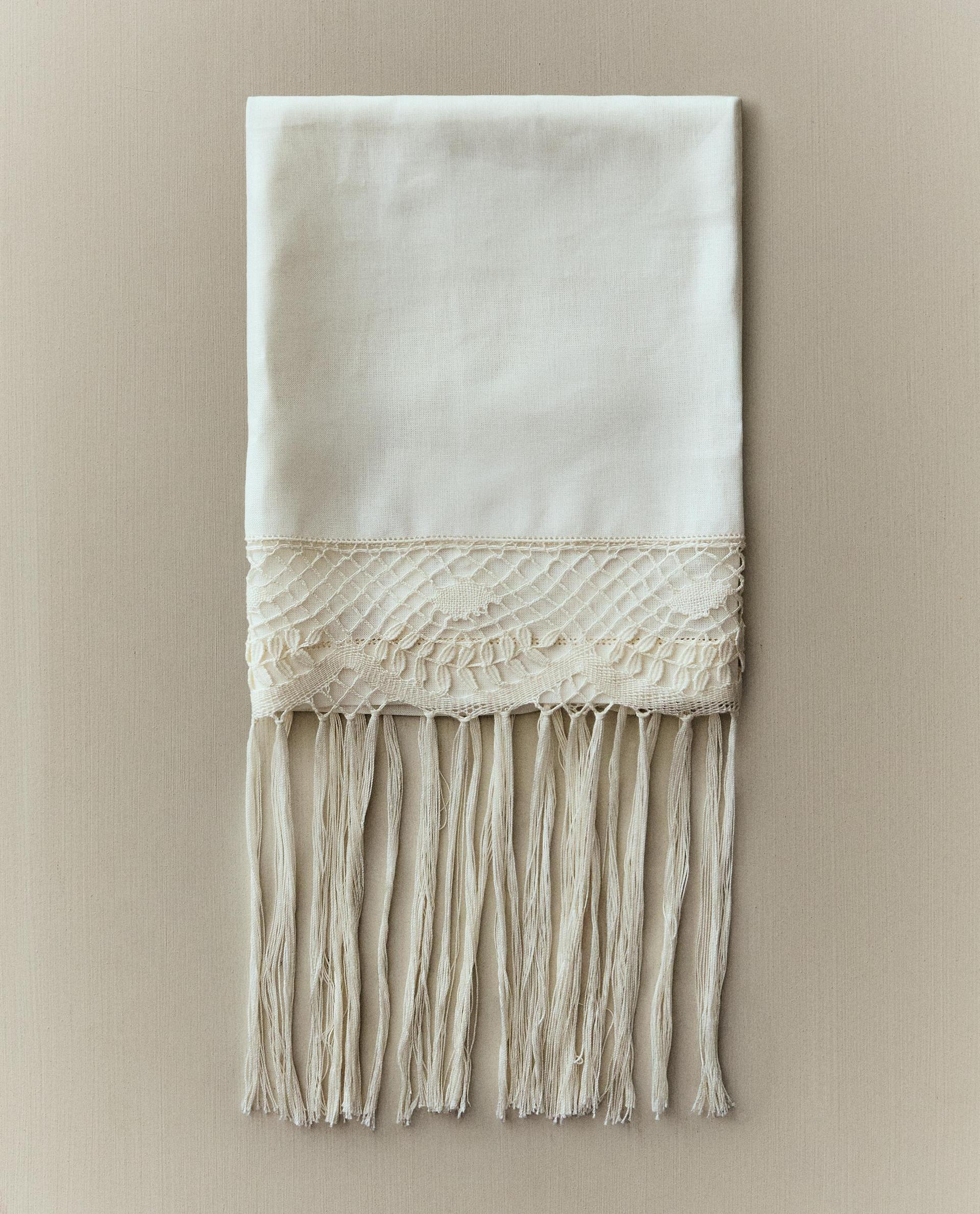 CAMARIÑAS LACE LINEN TOWEL
