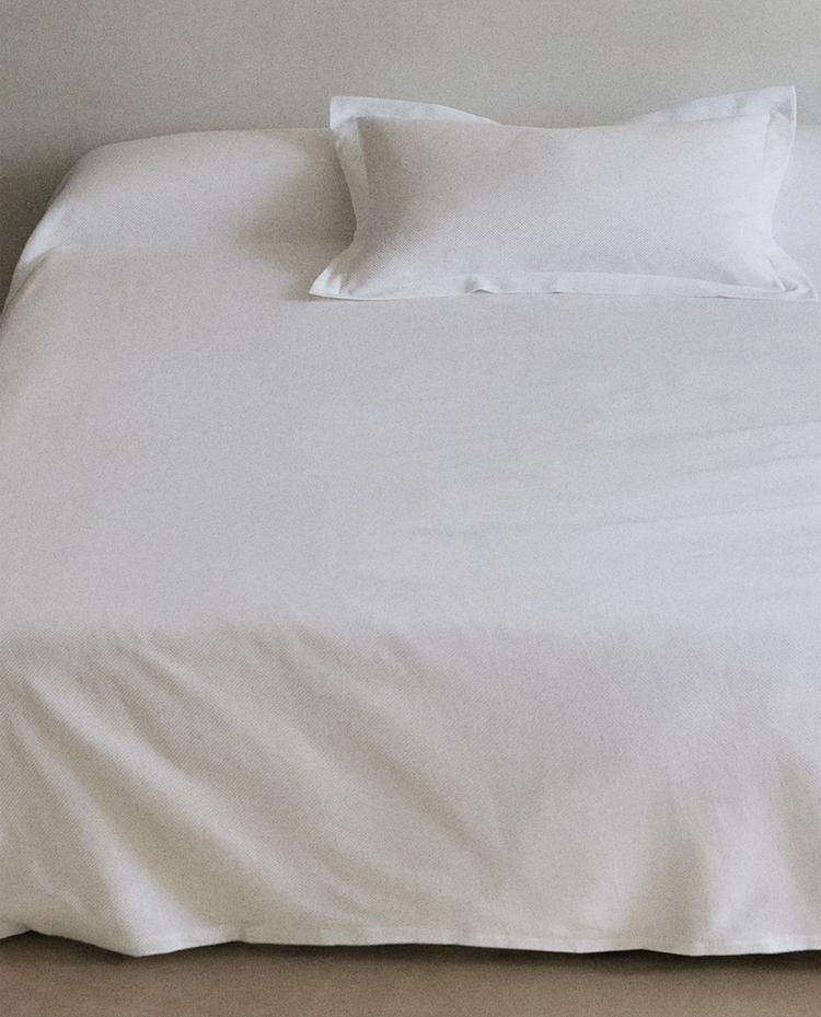 PIQUÉ COTTON BEDSPREAD