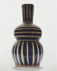 DECORATIVE HULU-SHAPED CERAMIC VASE