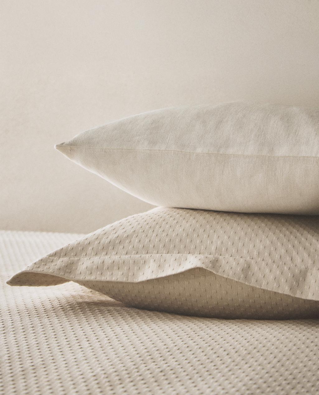 CUSHION COVER WITH POLKA DOT DESIGN