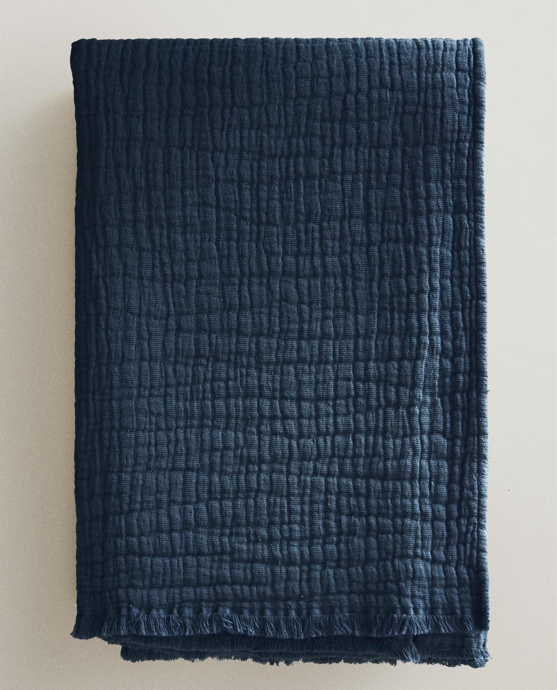 TEXTURED JACQUARD THROW