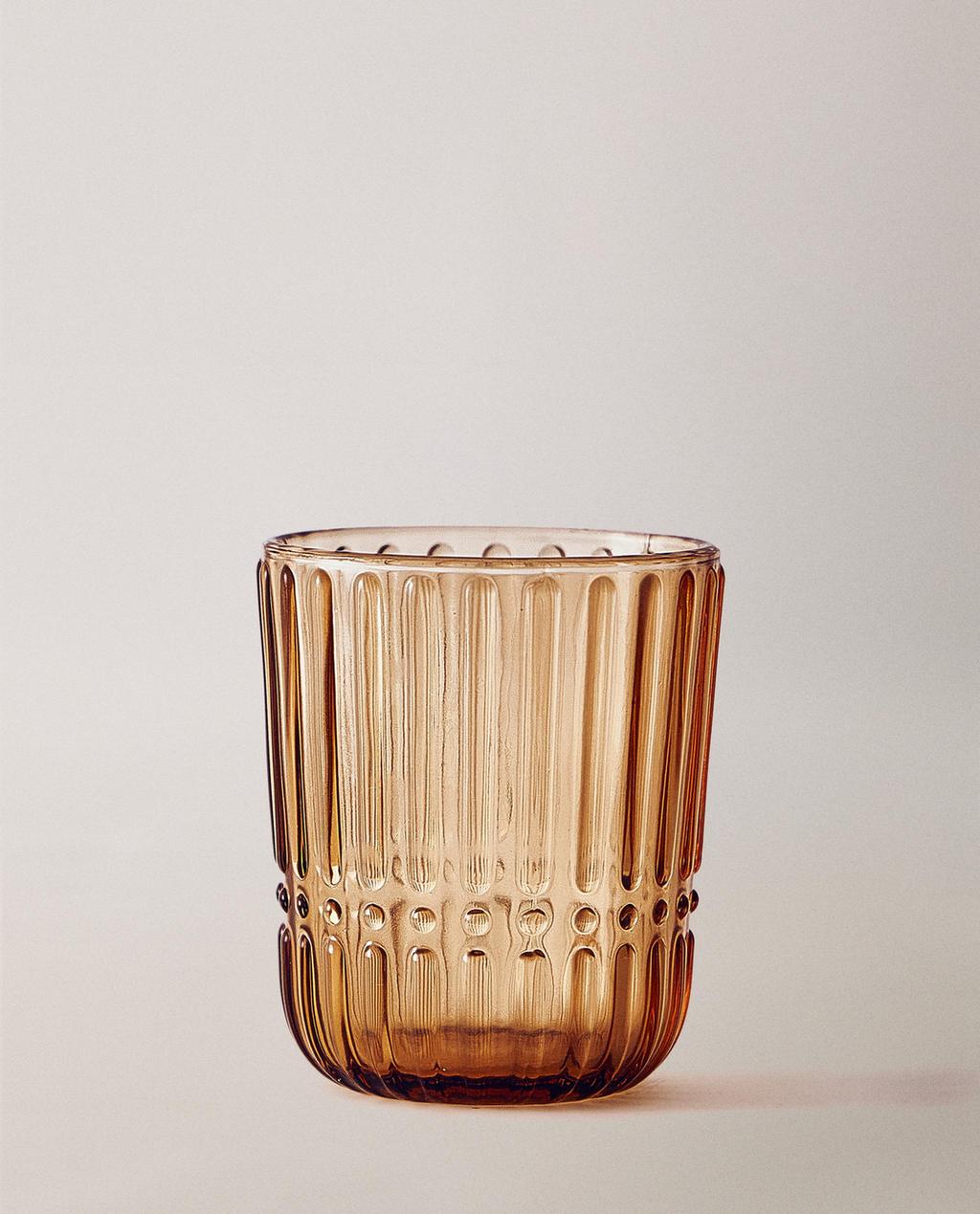 RAISED GLASS TUMBLER