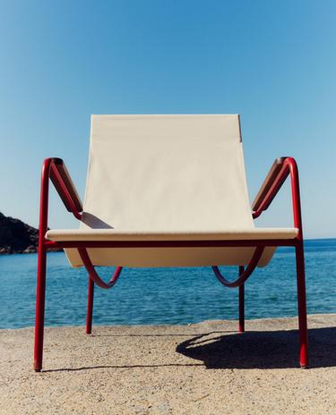 COLOURED TEXTURED METAL CHAIR