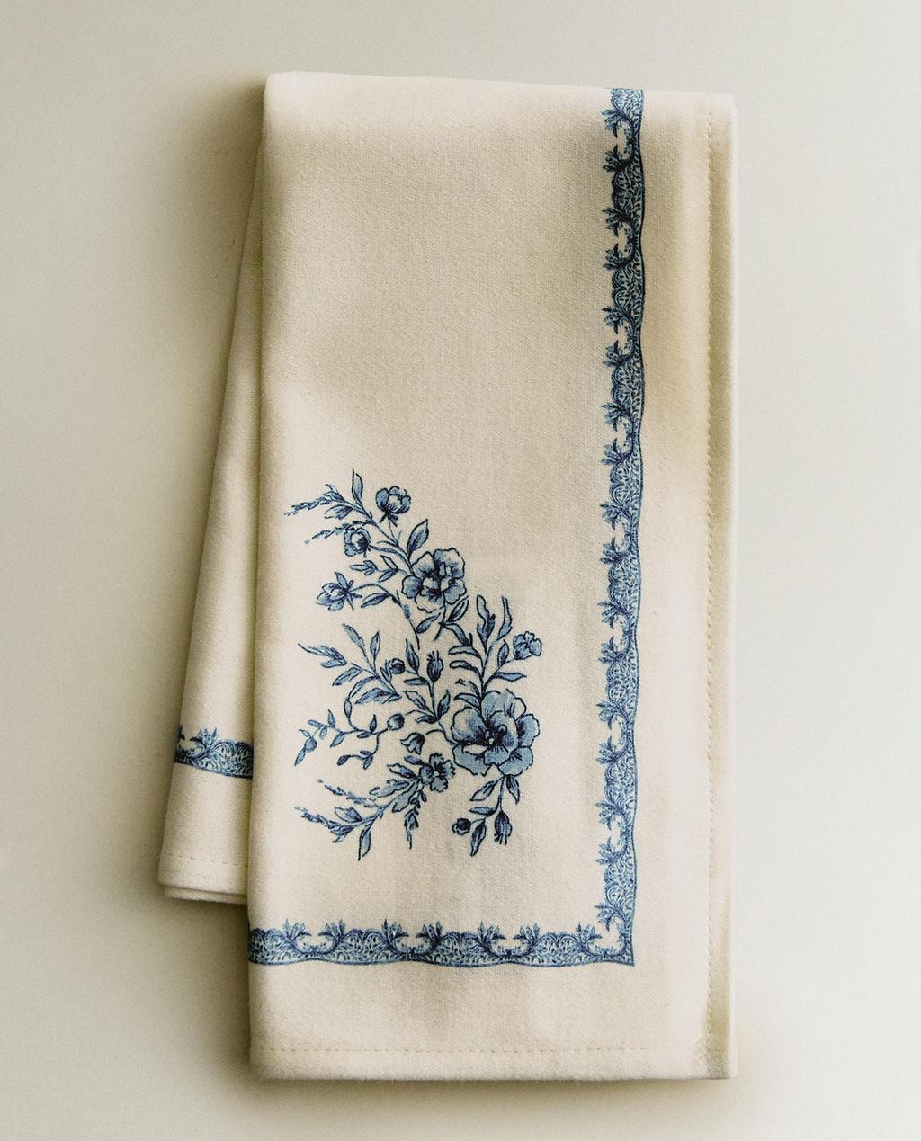 SET ȘERVEȚELE SATINATE CU FLORI (SET DE 2)