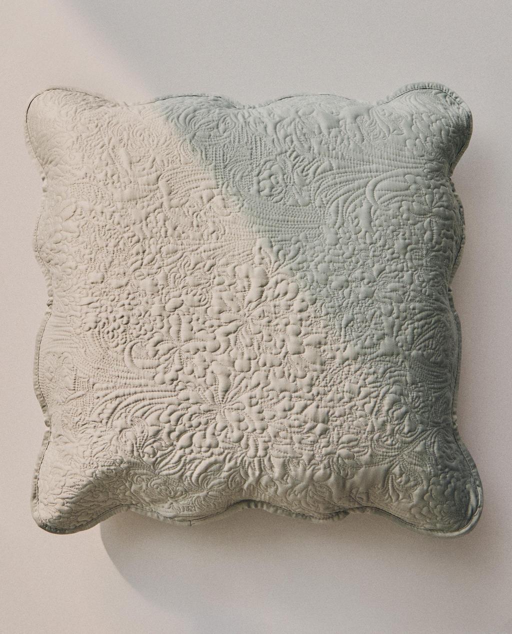SCALLOPED FLORAL CUSHION COVER