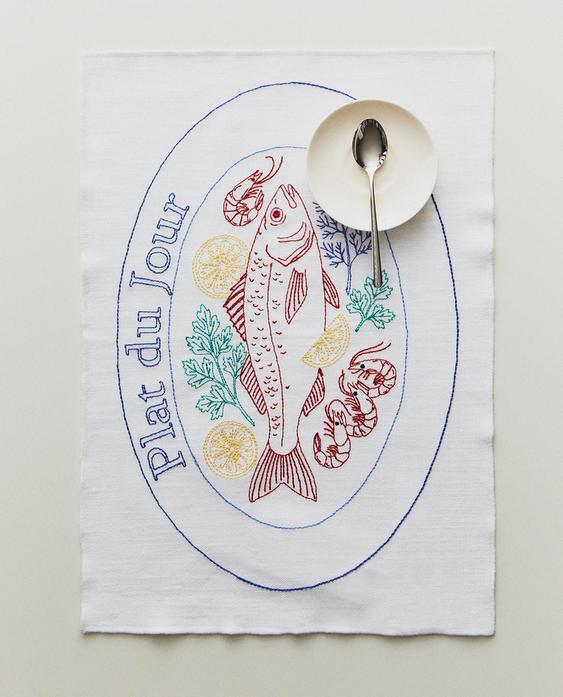 PLACEMAT WITH FISH EMBROIDERY