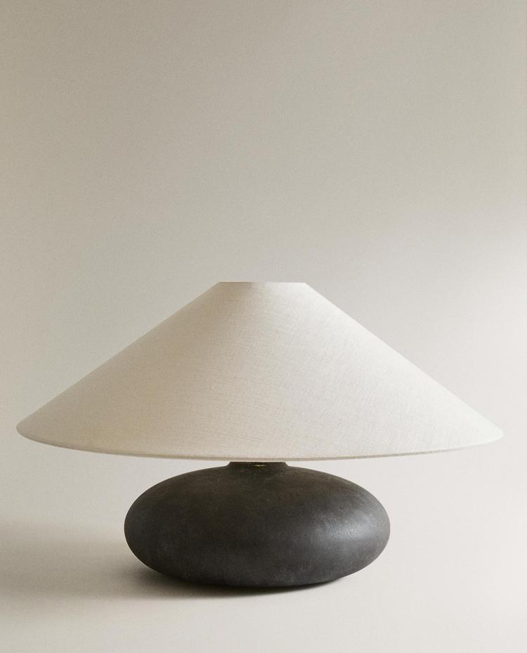 BORDSLAMPA I KERAMIK