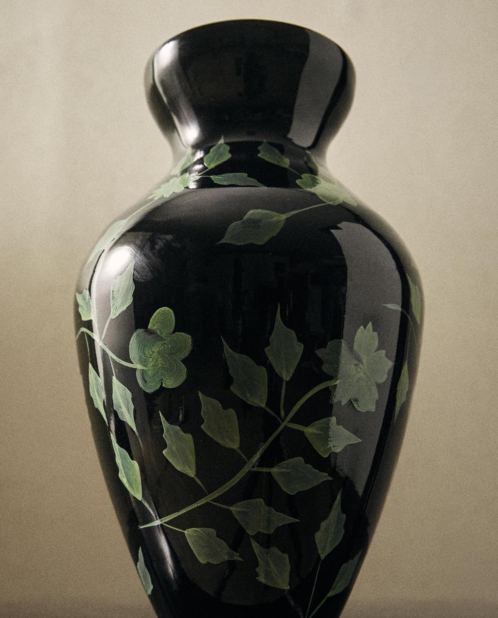 DECORATIVE GLASS VASE WITH FLOWERS