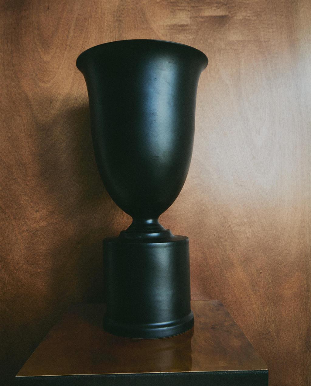 JARRÓN PEDESTAL GRES | STUDIO MARY LENNOX