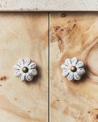 BLOEMVORMIGE AARDEWERKEN DEURKNOPPEN (2-PACK)