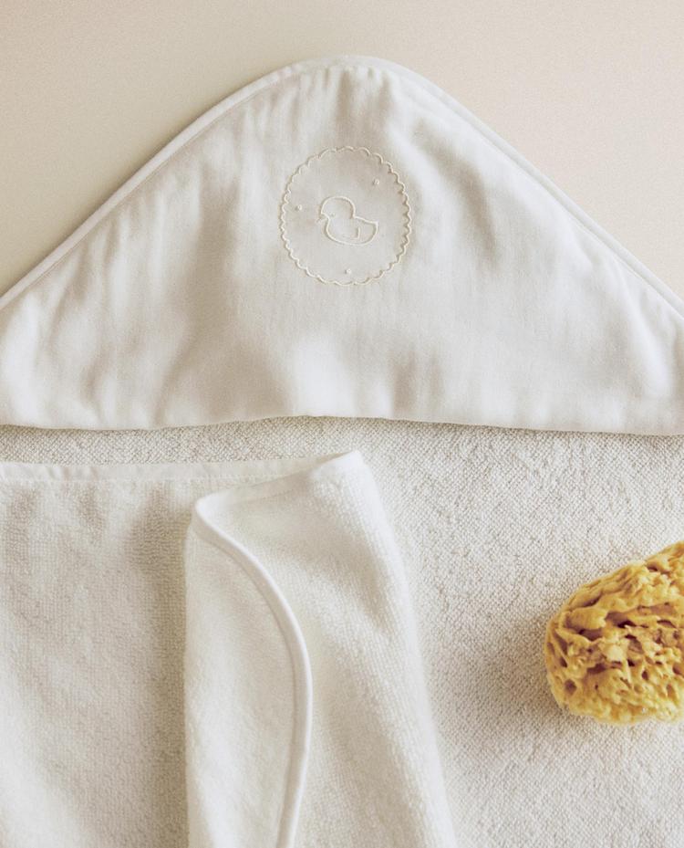 EMBROIDERED HOODED BABY TOWEL