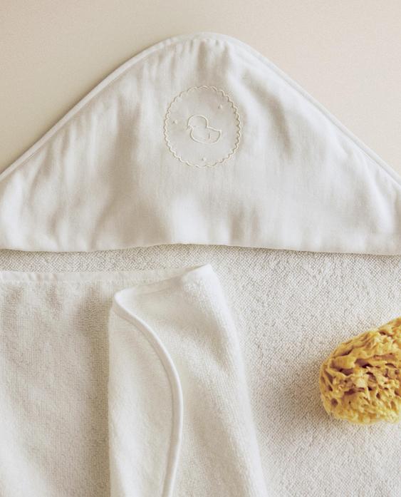 EMBROIDERED HOODED BABY TOWEL