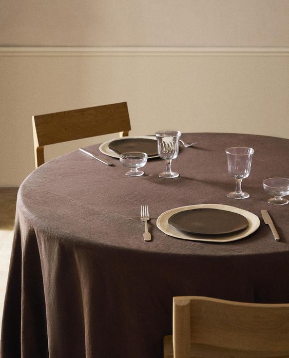 TABLECLOTH 01