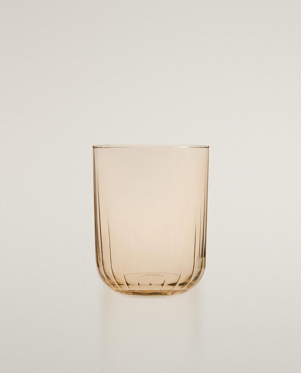 GLASS WITH EMBOSSED LINES