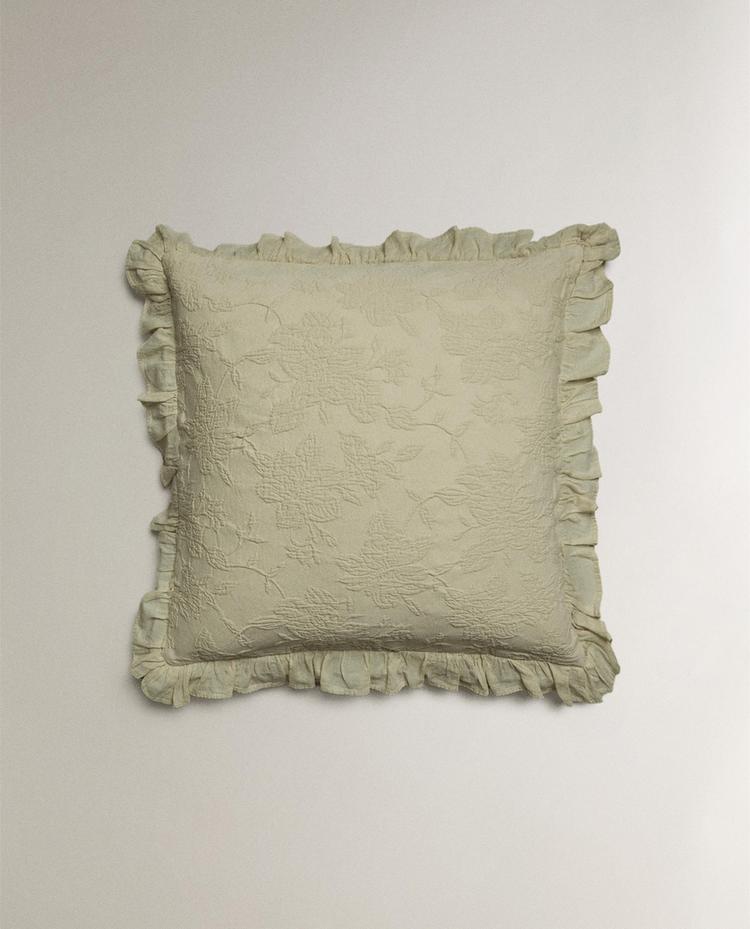 KUDDFODRAL I JACQUARD MED VOLANG