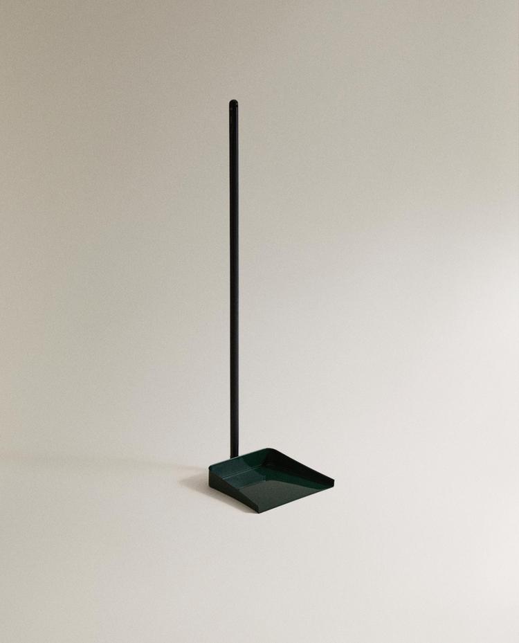 WOODEN DUSTPAN
