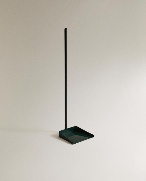 WOODEN DUSTPAN