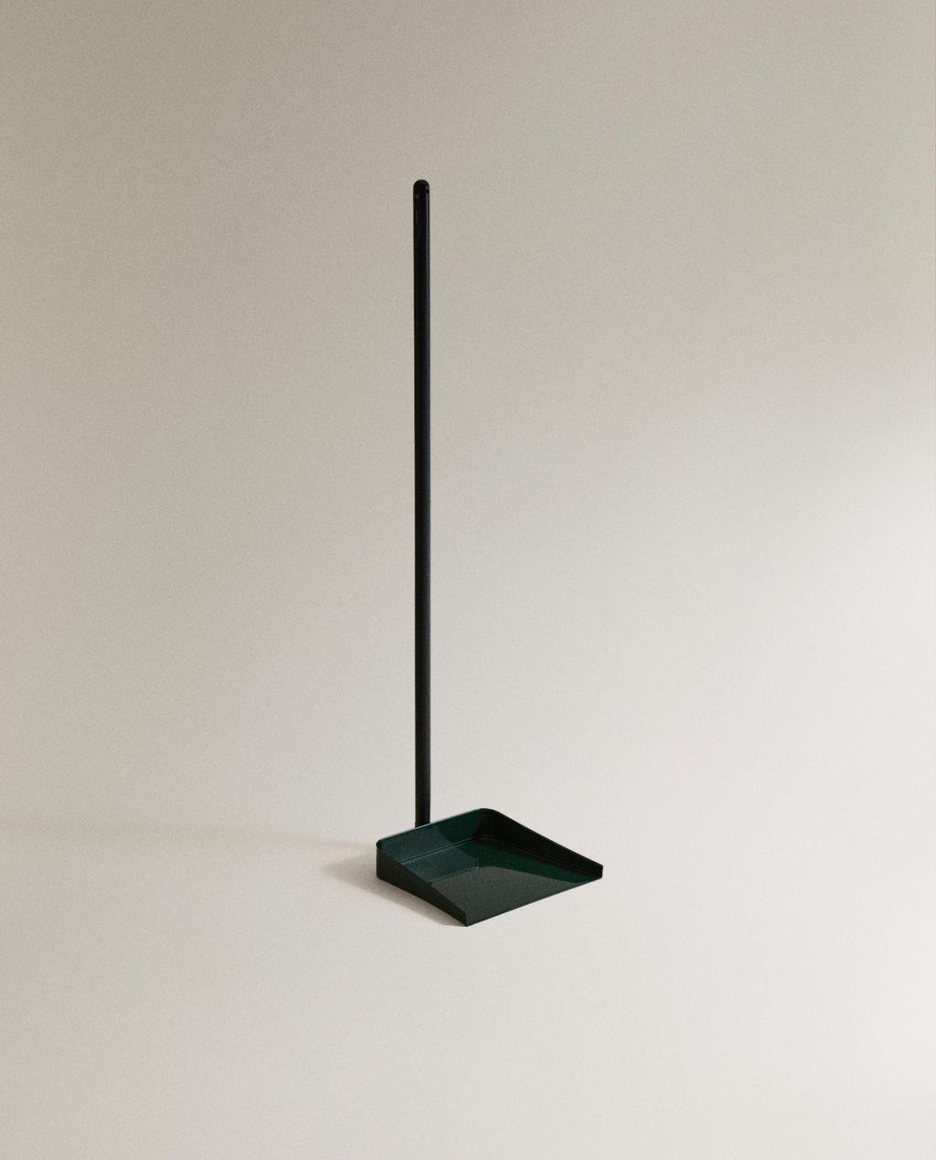 WOODEN DUSTPAN