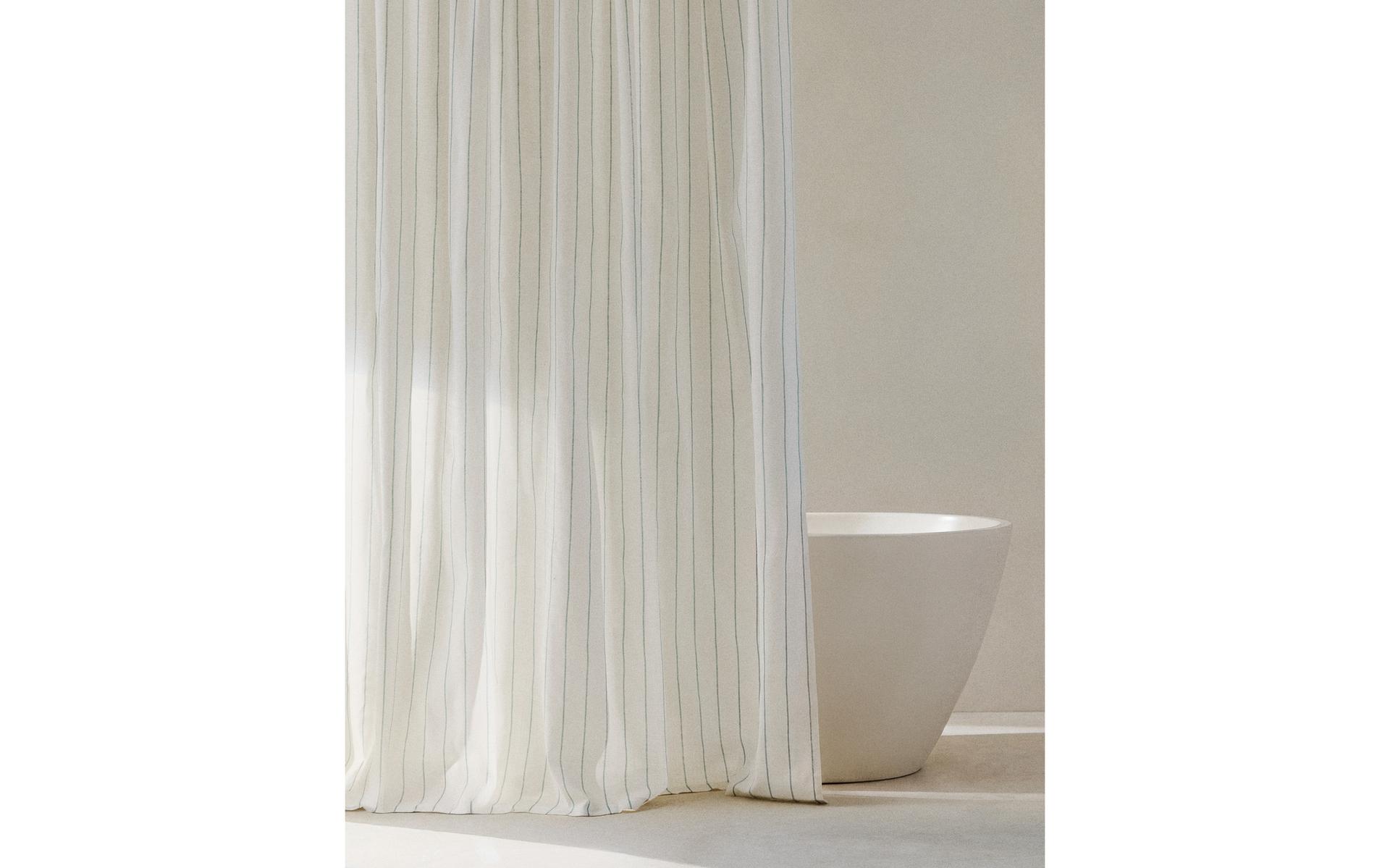 SHOWER CURTAIN WITH THIN STRIPES