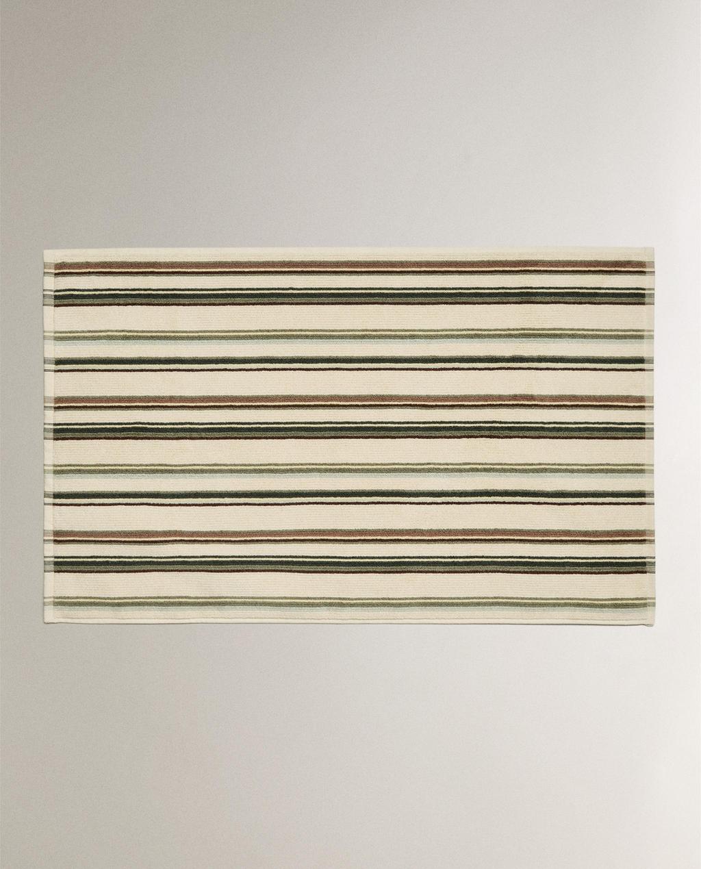 BATH MAT WITH IRREGULAR STRIPES