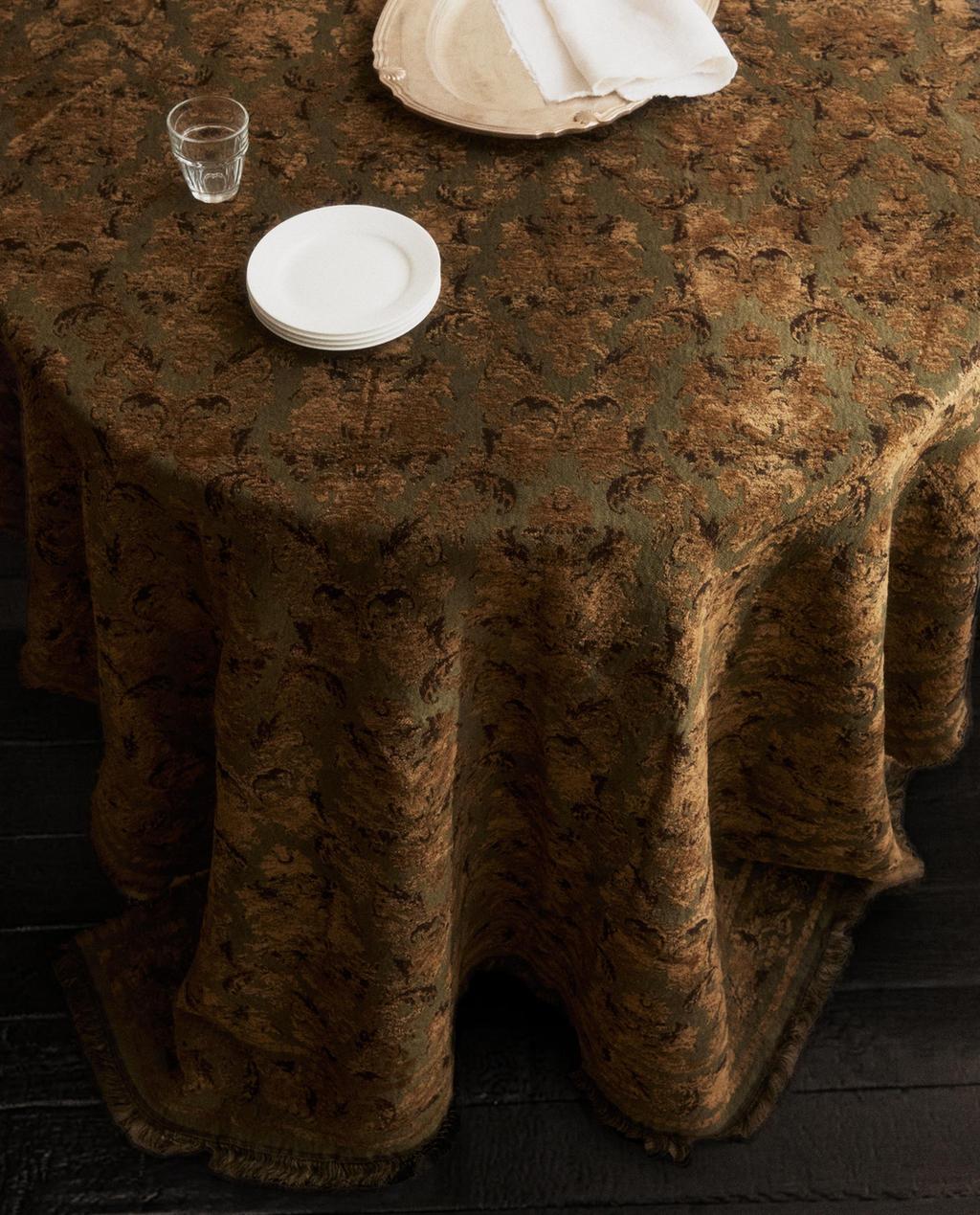 CHENILLE JACQUARD BLANKET