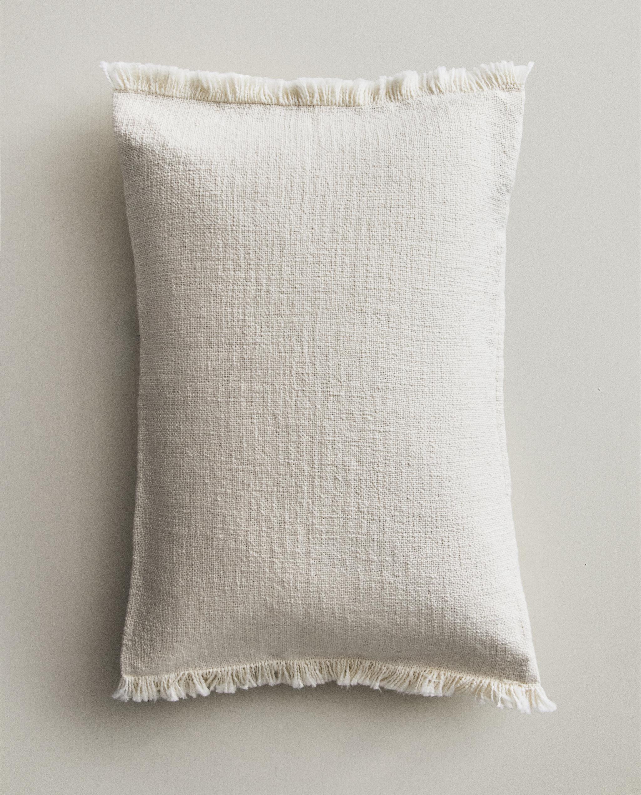 ソファとリビングルームの装飾クッション | Zara Home 日本/Japan