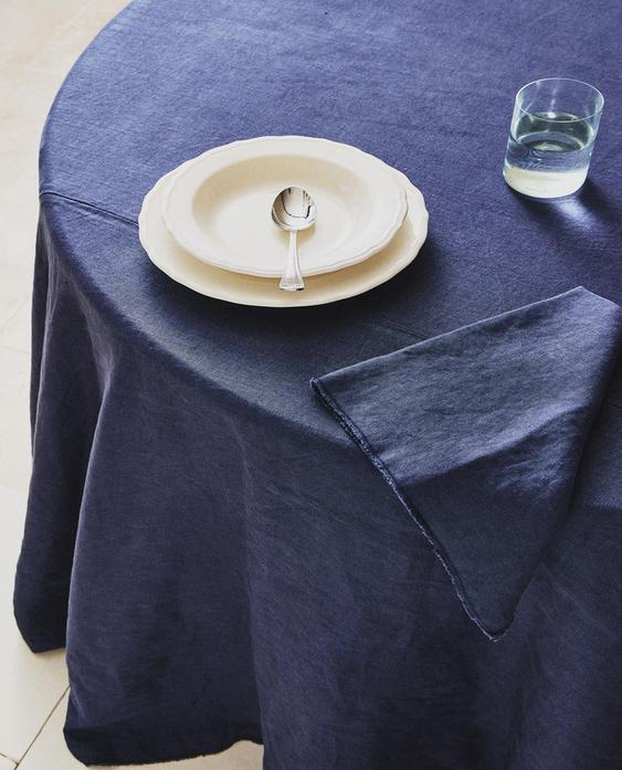 TABLECLOTH 01