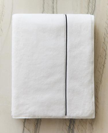 SERVIETTE DE BAIN FESTONNÉE BRODÉE