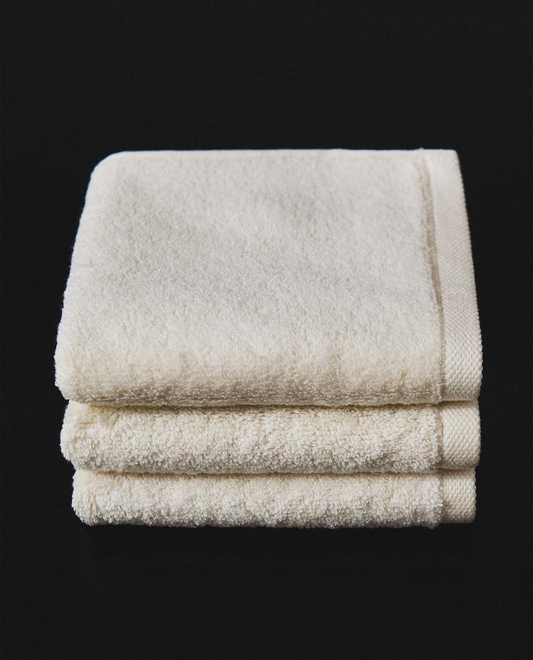SET 3 ASCIUGAMANI DA TOILETTE IN COTONE PREMIUM