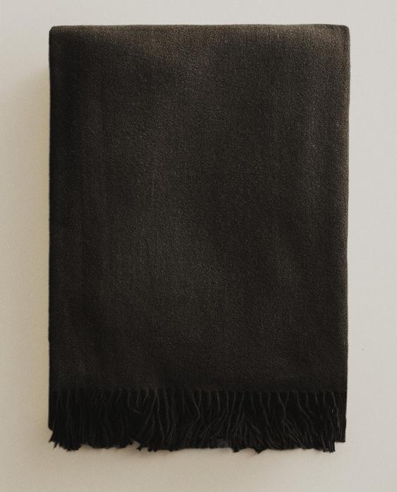 FRINGED SOFT THROW